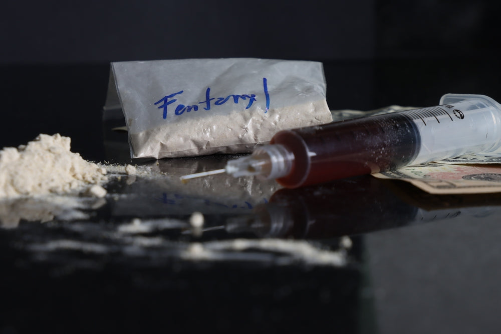 Image showing fentanyl and other drugs - Why you should drug test for FYL